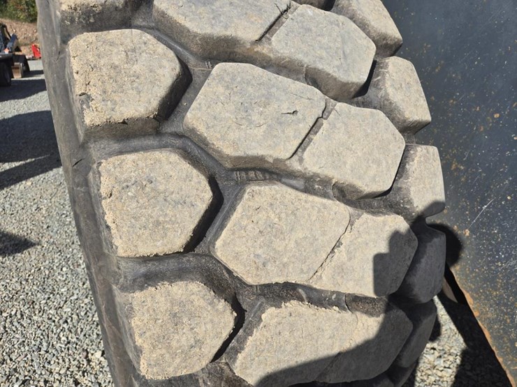 2007-deere-844j-image-61
