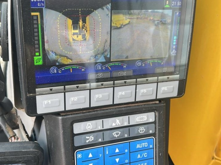 2021-komatsu-pc228-image-43