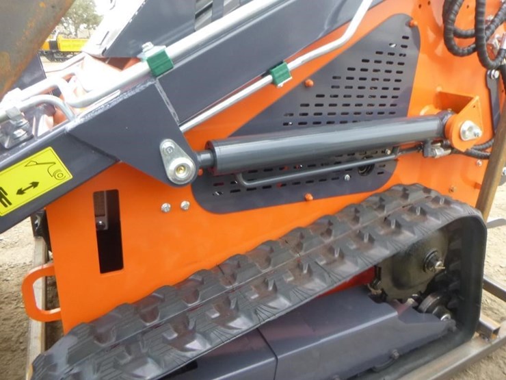 tpm-t460-skid-steer-track-loader-image-12