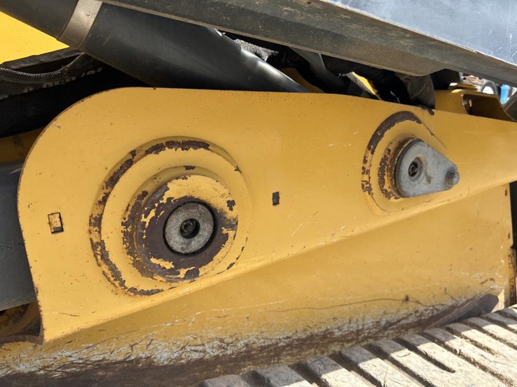 2018-deere-333g-image-25