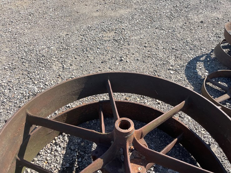 #6638-•-(2)-cast-wheels-image-4