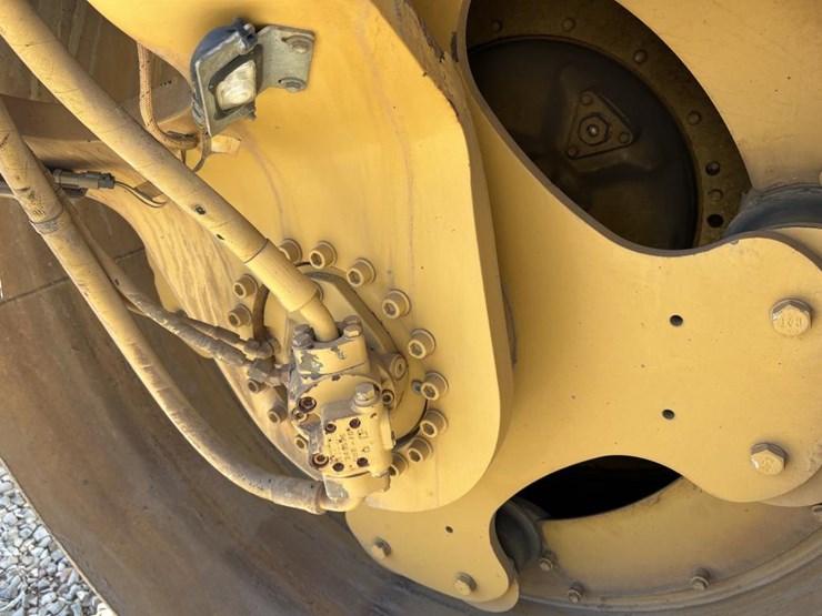 caterpillar-cb54-image-15