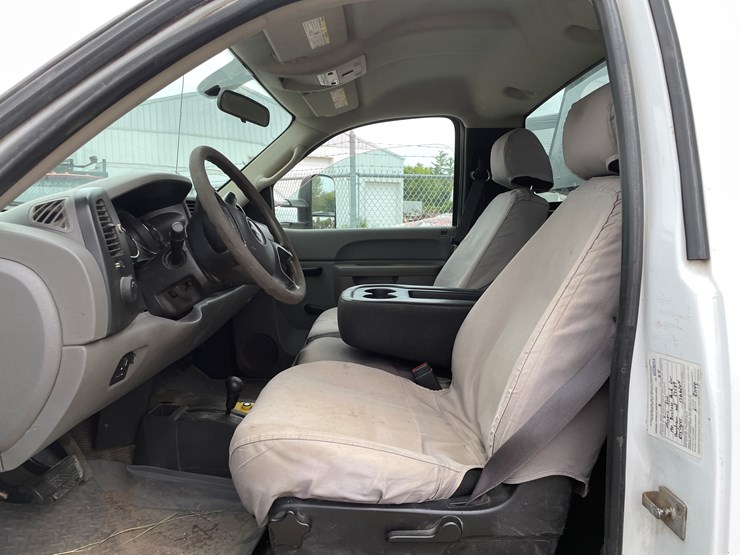 #1009-•-2014-chevy-3500hd-4x4-dually-truck-(has-wi-title)-image-35