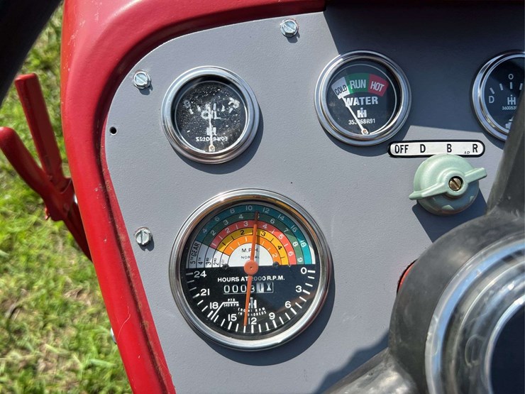 farmall-340-image-79