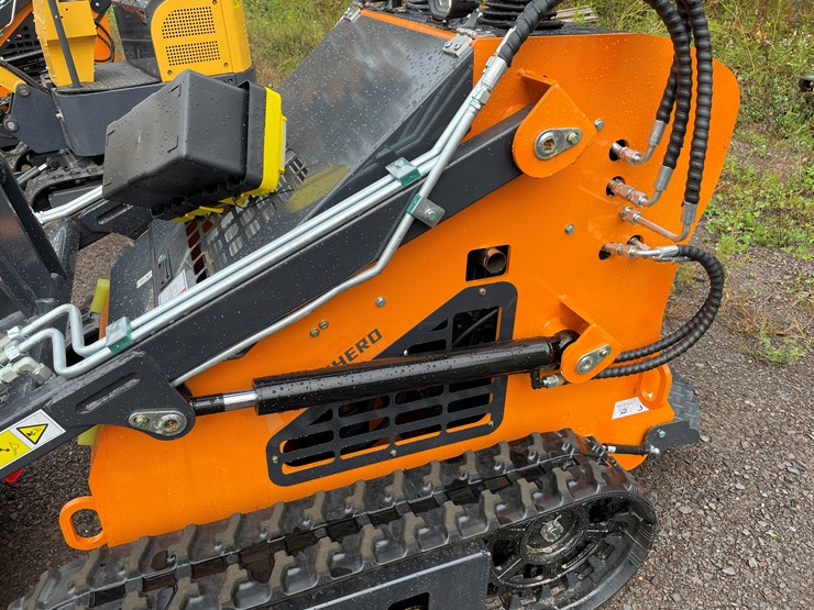 #8158-•-land-hero-mini-skid-steer-loader-image-9