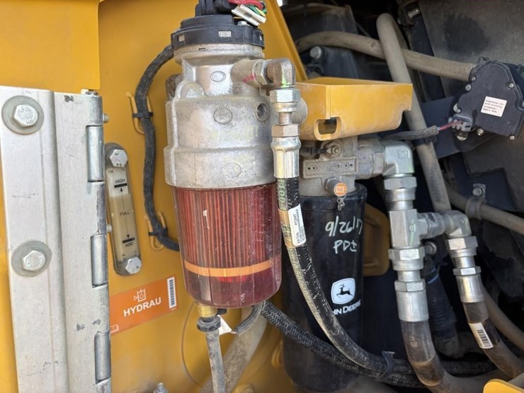 2017-deere-750k-image-59