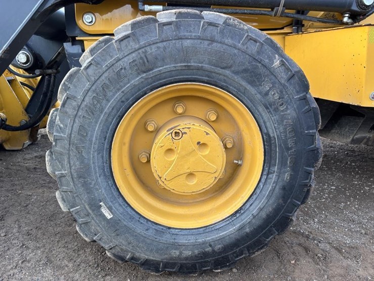 2019-deere-210l-image-23