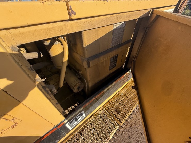 caterpillar-235-image-37