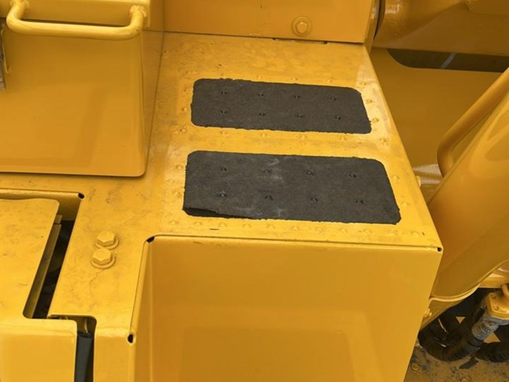 2021-komatsu-pc228-image-23