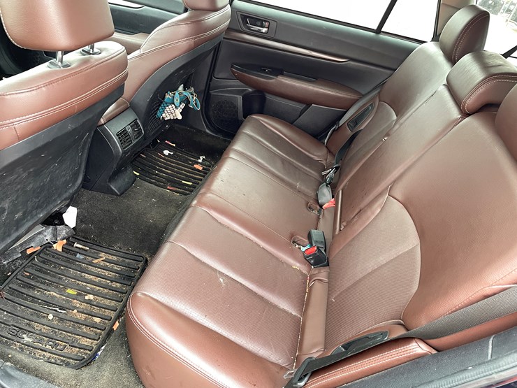 #1037-•-2014-subaru-outback-(wi-title-in-delay)-image-28
