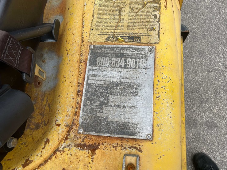 #1982-•-komatsu-forklift-(o4)-image-35