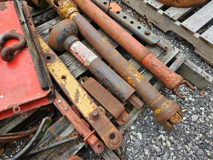 #2052-•-pallet-of-pto's-&-hitch-parts-image-11