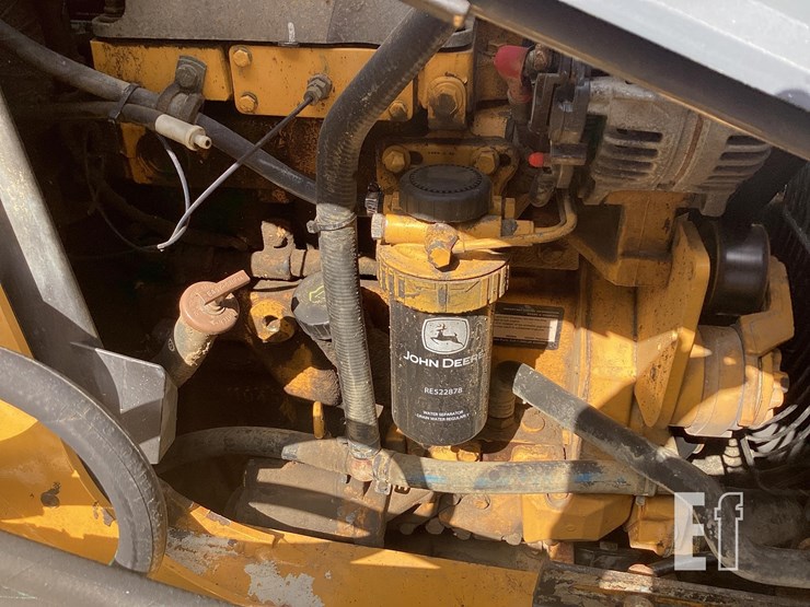 2010-deere-310j-image-11