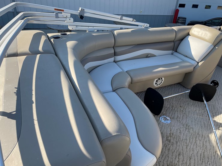 #1031-•-2012-crest-pontoon-(has-wi-title)-and-trailer-(no-title)-image-26