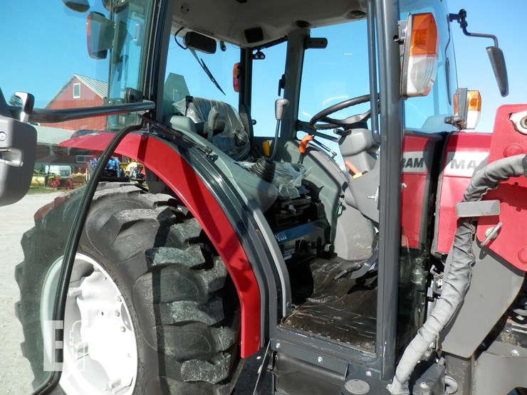 2019-massey-ferguson-1735m-image-11