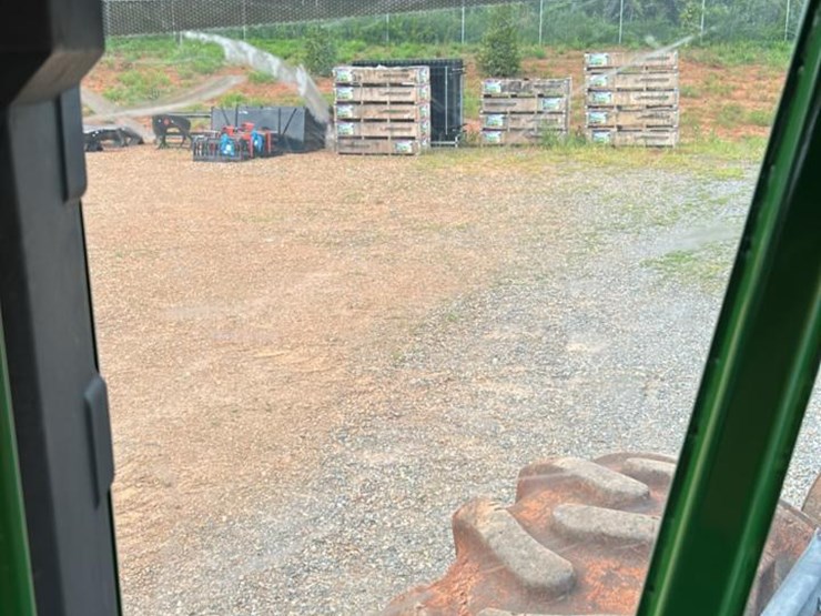 2018-deere-648l-image-41