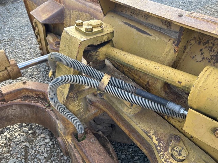 caterpillar-d4h-image-19