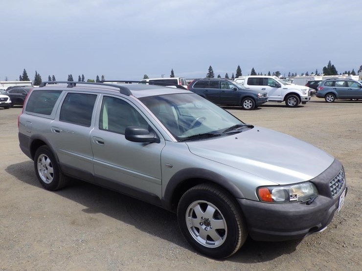 2004-volvo-xc70-image-2