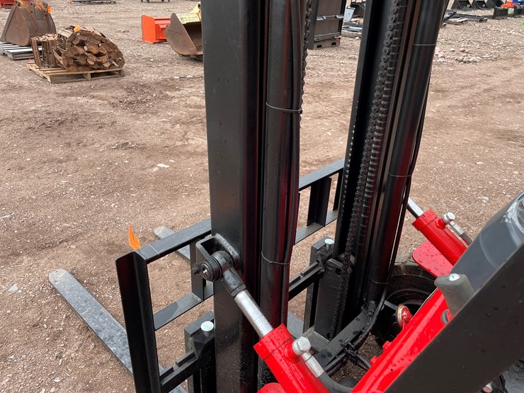 #8163-•-agt-electric-forklift-image-12
