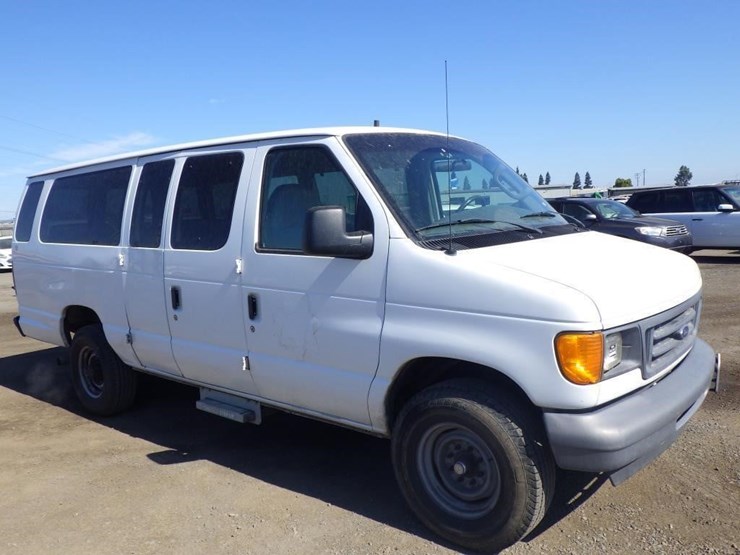 2007-ford-econoline-350-image-2