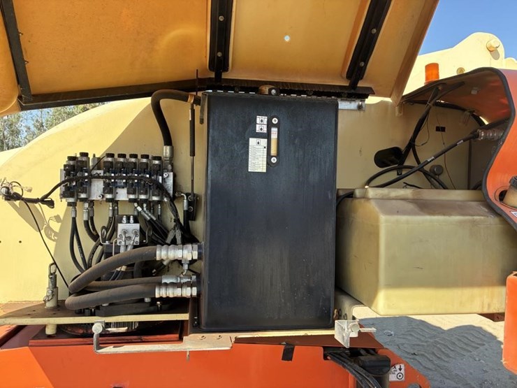 2012-jlg-400s-image-12