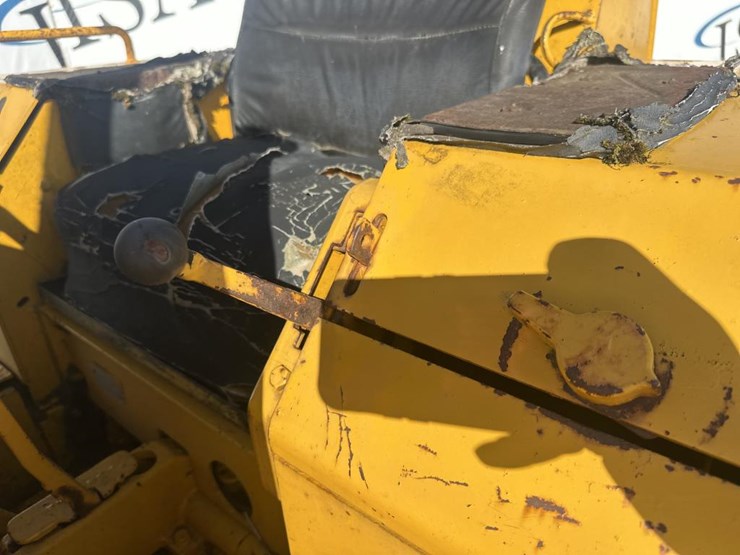 john-deere-300-image-37