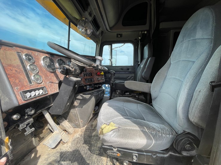#1003-•-1997-international-semi-tractor-(has-wi-title)-image-44