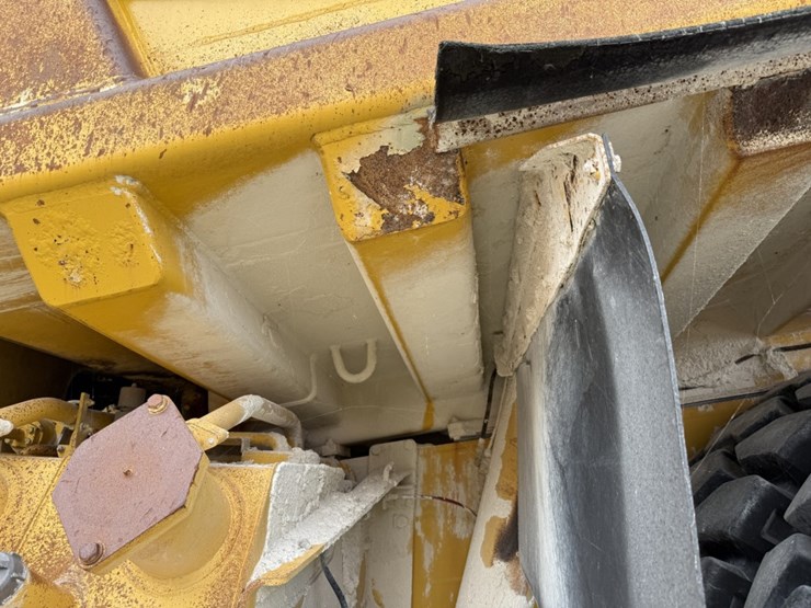 komatsu-hd465-5-image-16