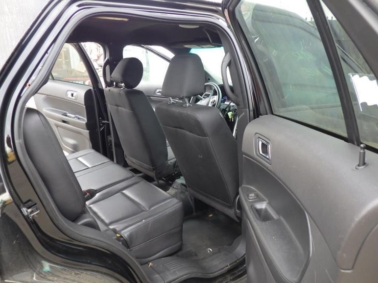 2015-ford-explorer-image-8