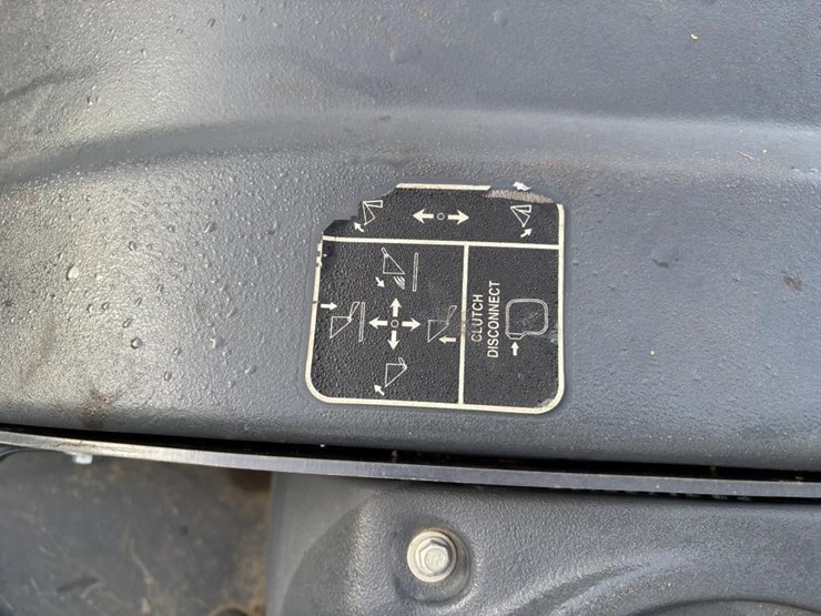 2019-deere-210l-image-37