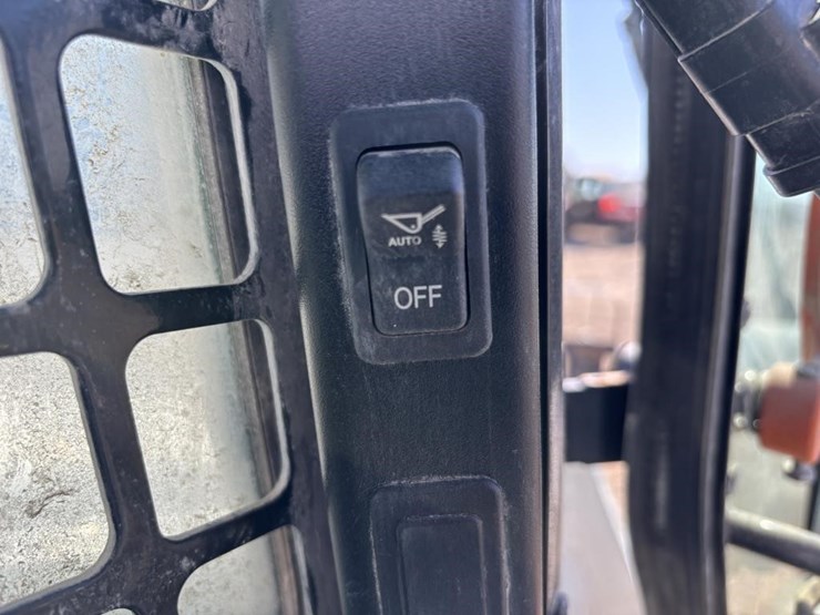 2022-bobcat-s850-image-41