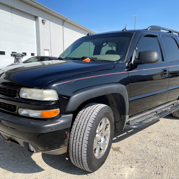 #1020 • 2005 Chevy Tahoe 4x4 SUV (Has WI Title)