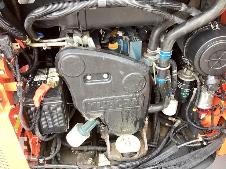 2021-kubota-ssv75-image-12