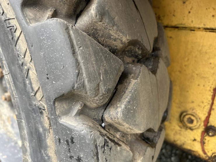 deere-240-image-47