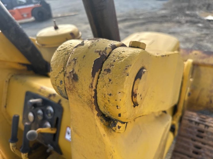 john-deere-300-image-15