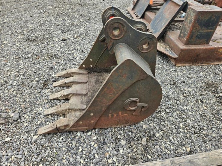 #2038-•-cp-23"-excavator-bucket-image-2