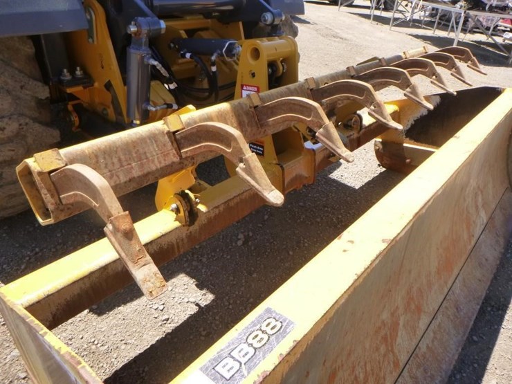 2021-deere-210l-image-22