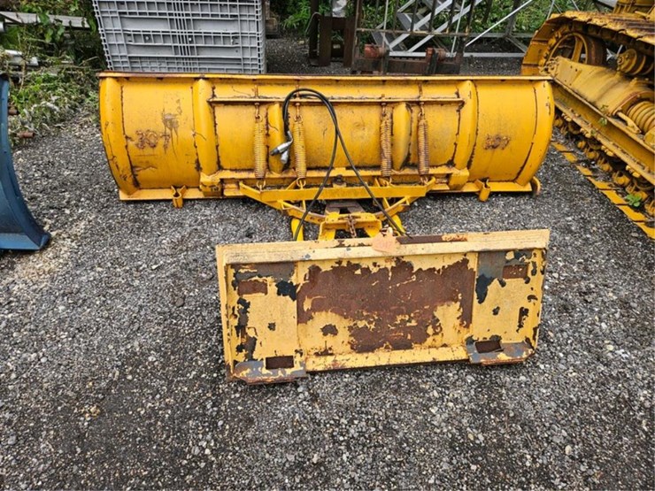 #2047-•-8'-skid-steer-snow-plow-image-4