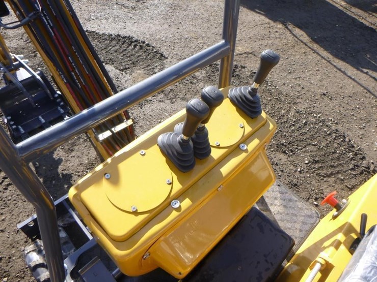 2025-agt-mx12rx-hydraulic-excavator-image-21