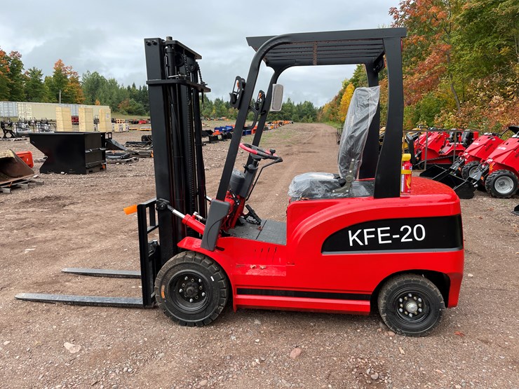 #8163-•-agt-electric-forklift-image-7