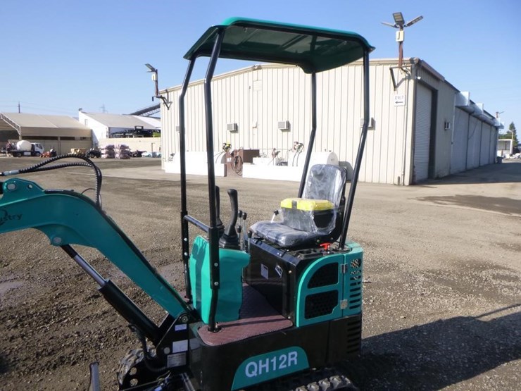 2025-agt-qh12r-hydraulic-excavator-image-18