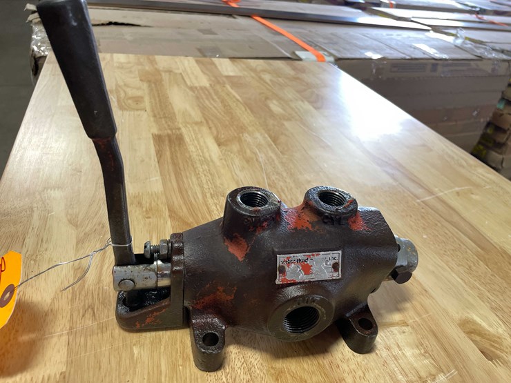 #5543-•-log-splitter-hydraulic-valve-(cw)-image-1