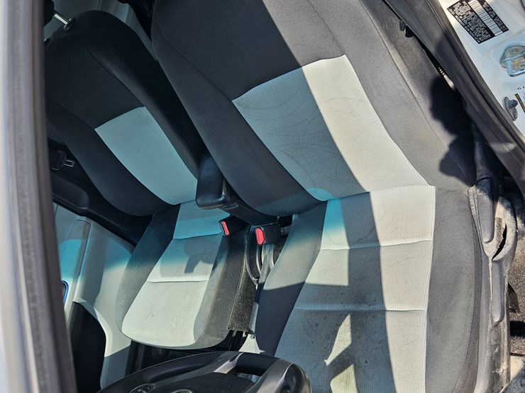 #16993-•-2012-toyota-prius-c-passenger-car-image-27