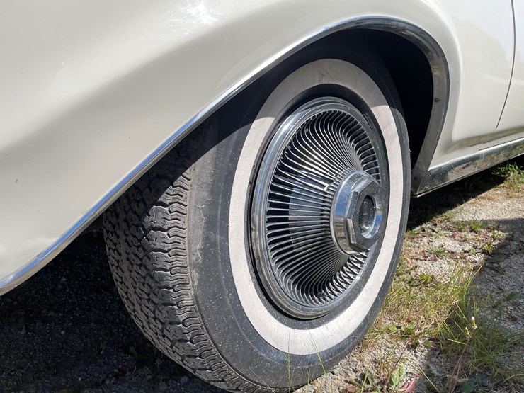 #1022-•-1969-lincoln-continental-mark-iii-image-18