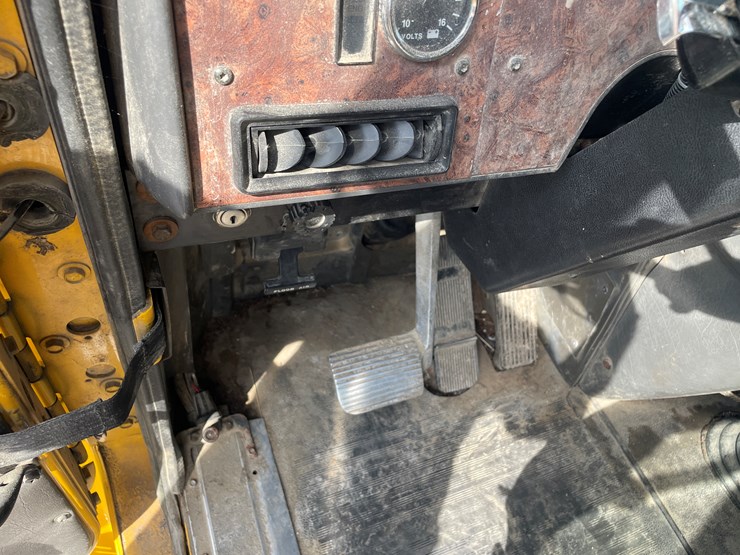 #1003-•-1997-international-semi-tractor-(has-wi-title)-image-50