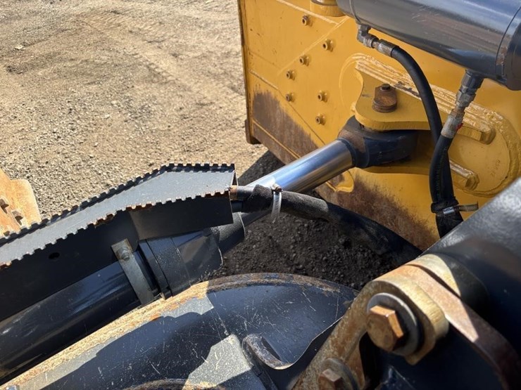 2017-deere-750k-image-11