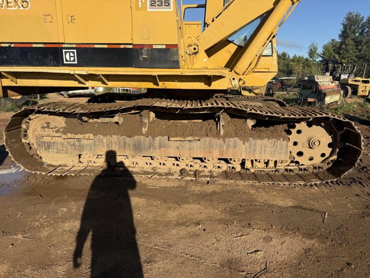 caterpillar-235-image-41