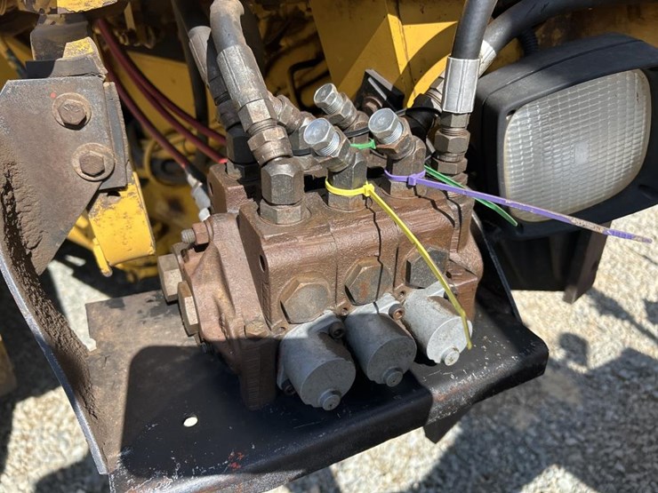 deere-770bh-image-48
