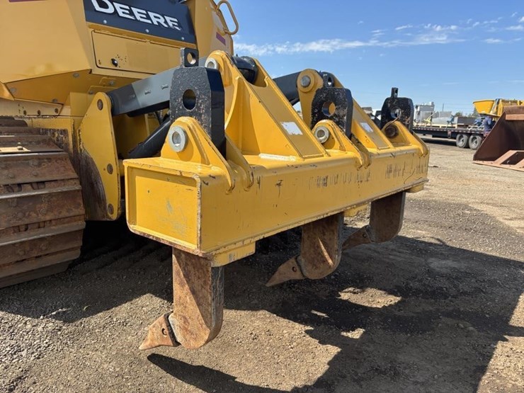 2017-deere-750k-image-16