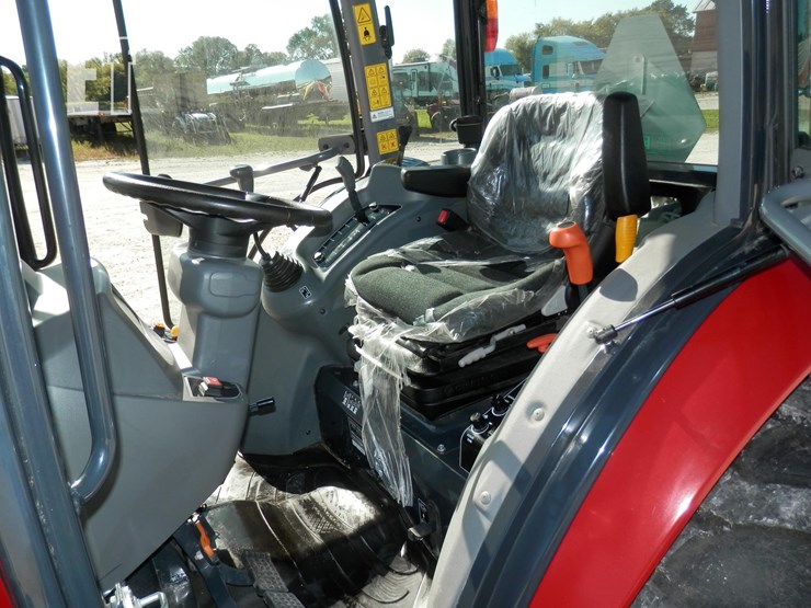 2019-massey-ferguson-1735m-image-16